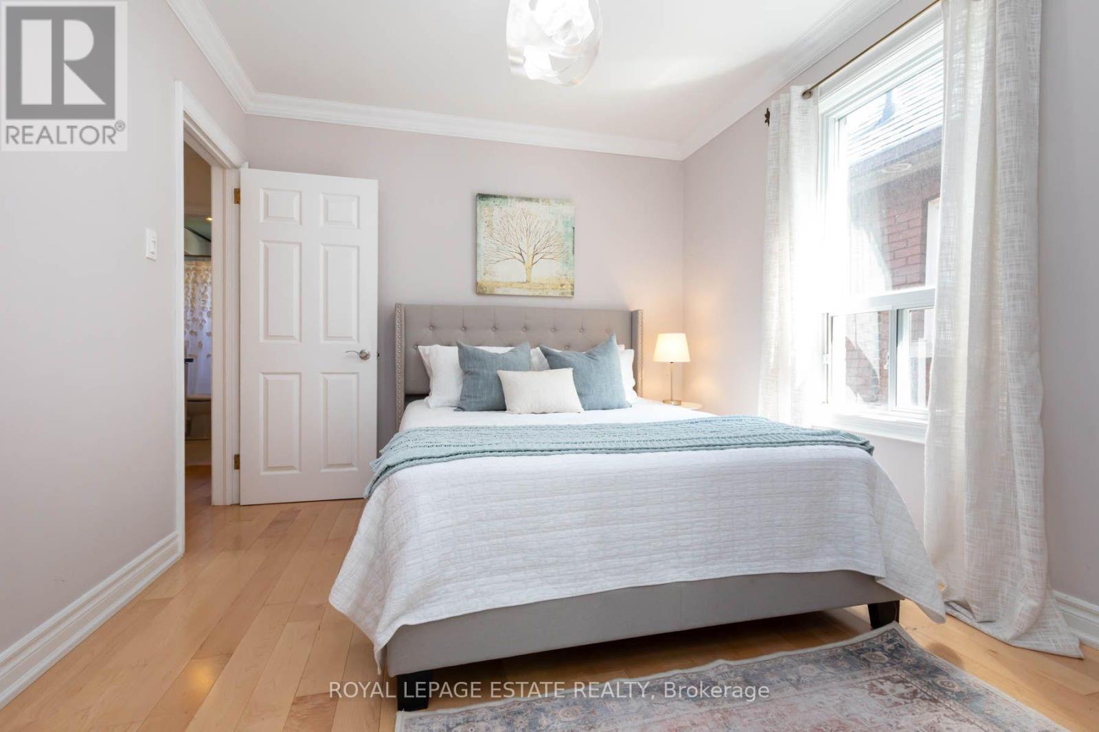 48 Bloomfield Avenue, Toronto, ON