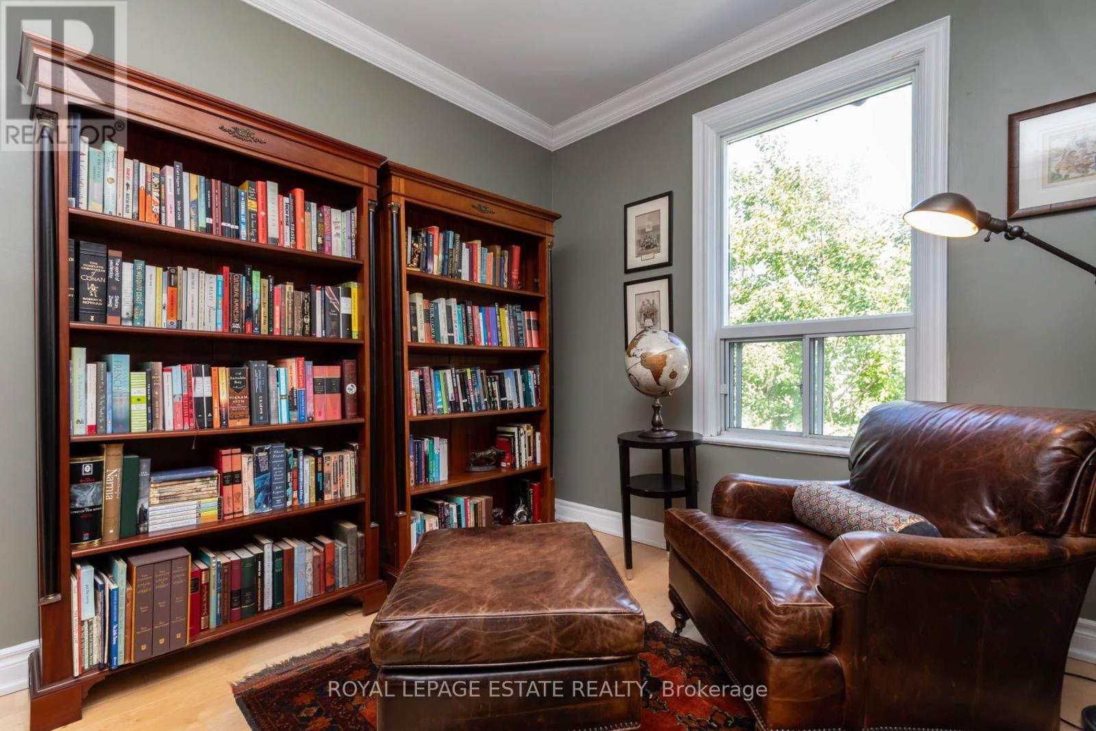 48 Bloomfield Avenue, Toronto, ON