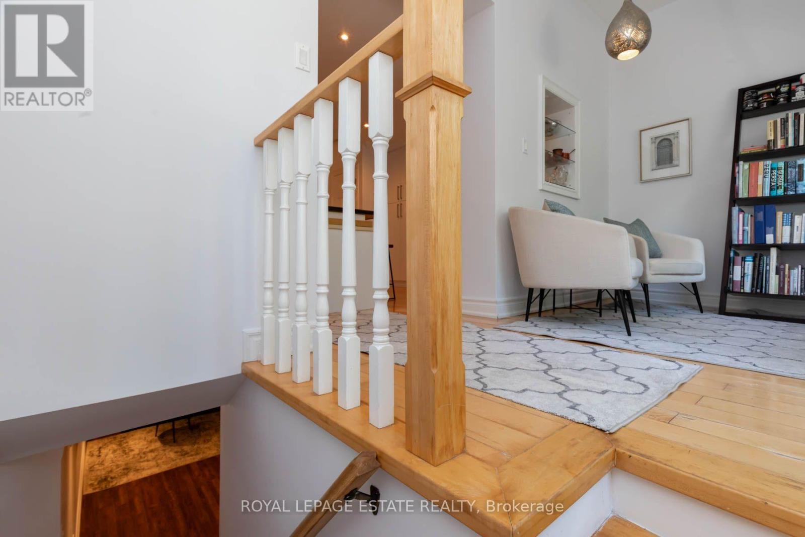 48 Bloomfield Avenue, Toronto, ON