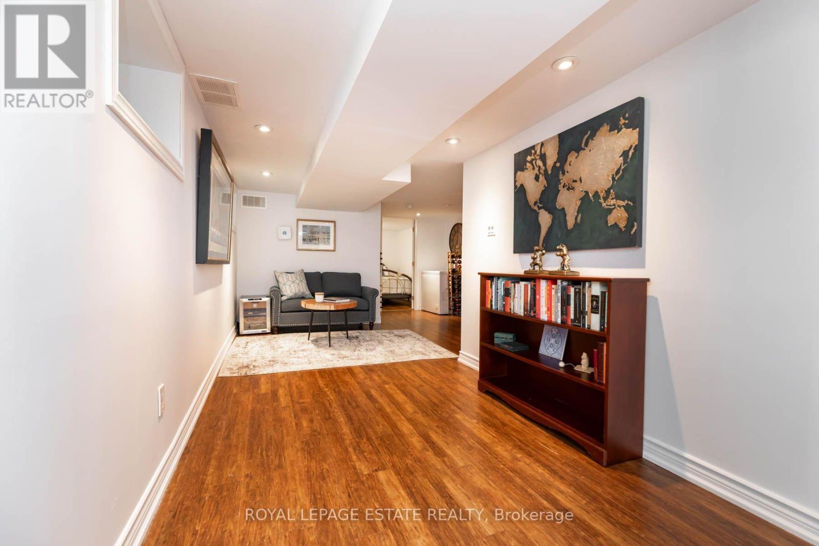 48 Bloomfield Avenue, Toronto, ON