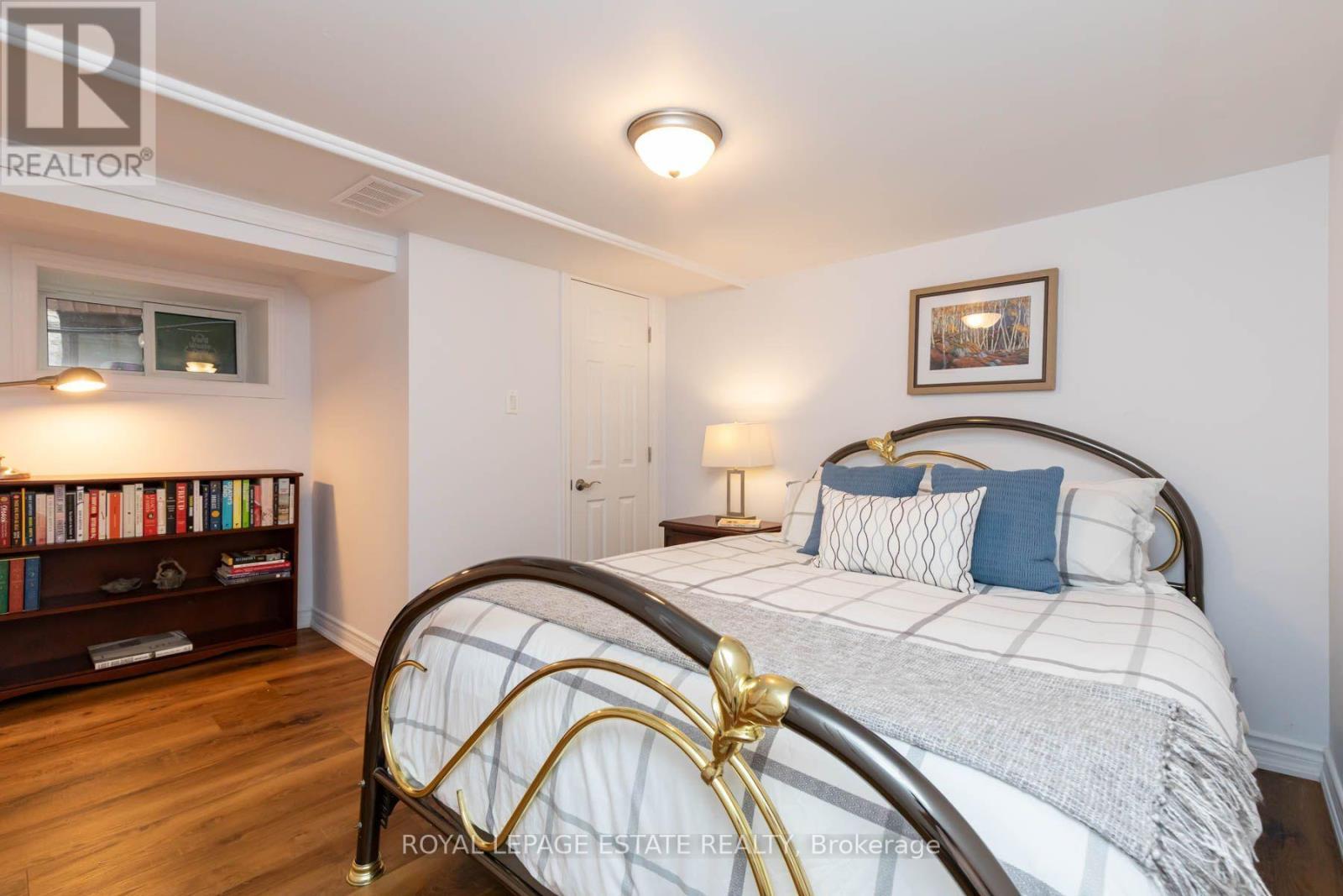 48 Bloomfield Avenue, Toronto, ON