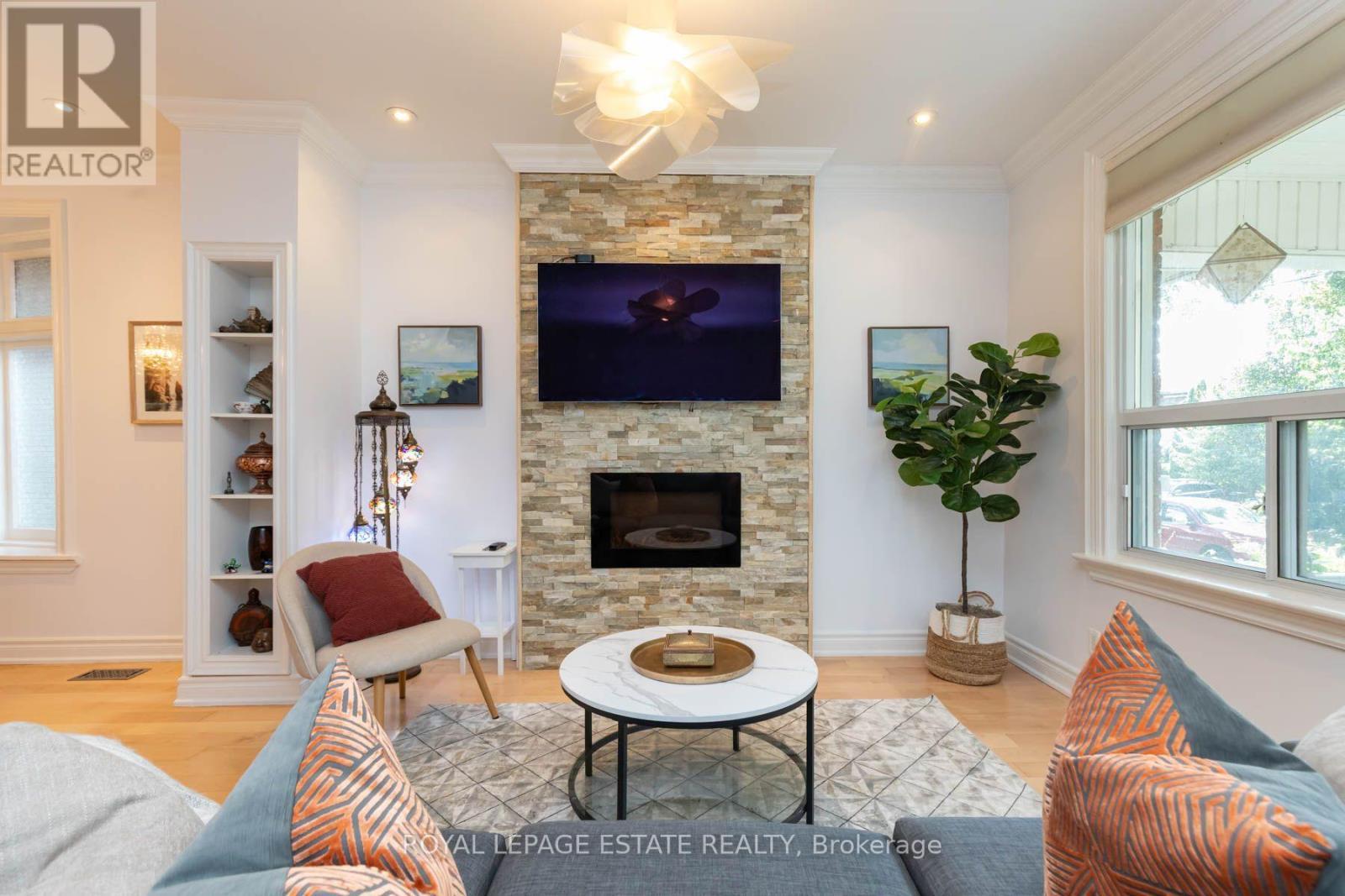 48 Bloomfield Avenue, Toronto, ON