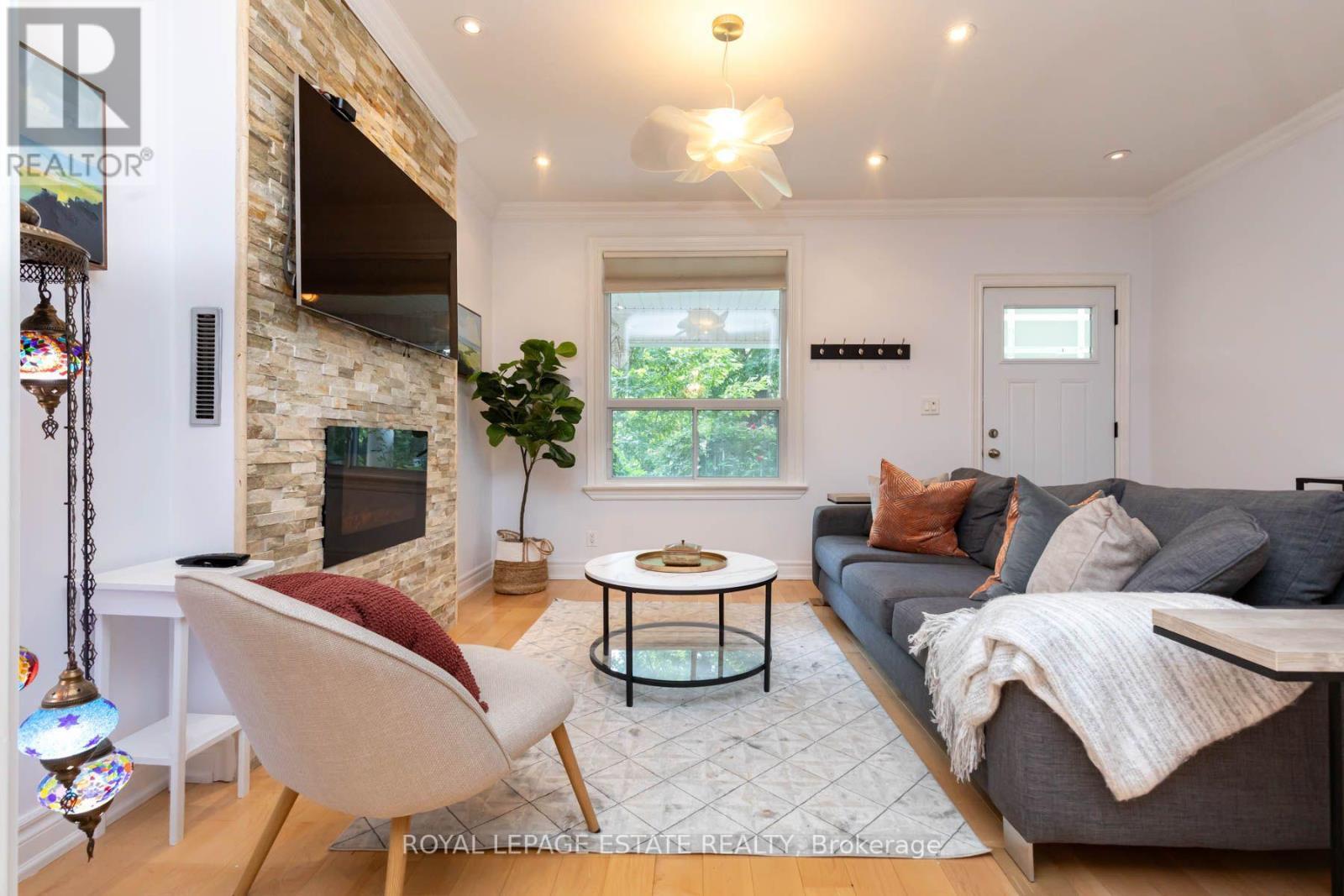 48 Bloomfield Avenue, Toronto, ON