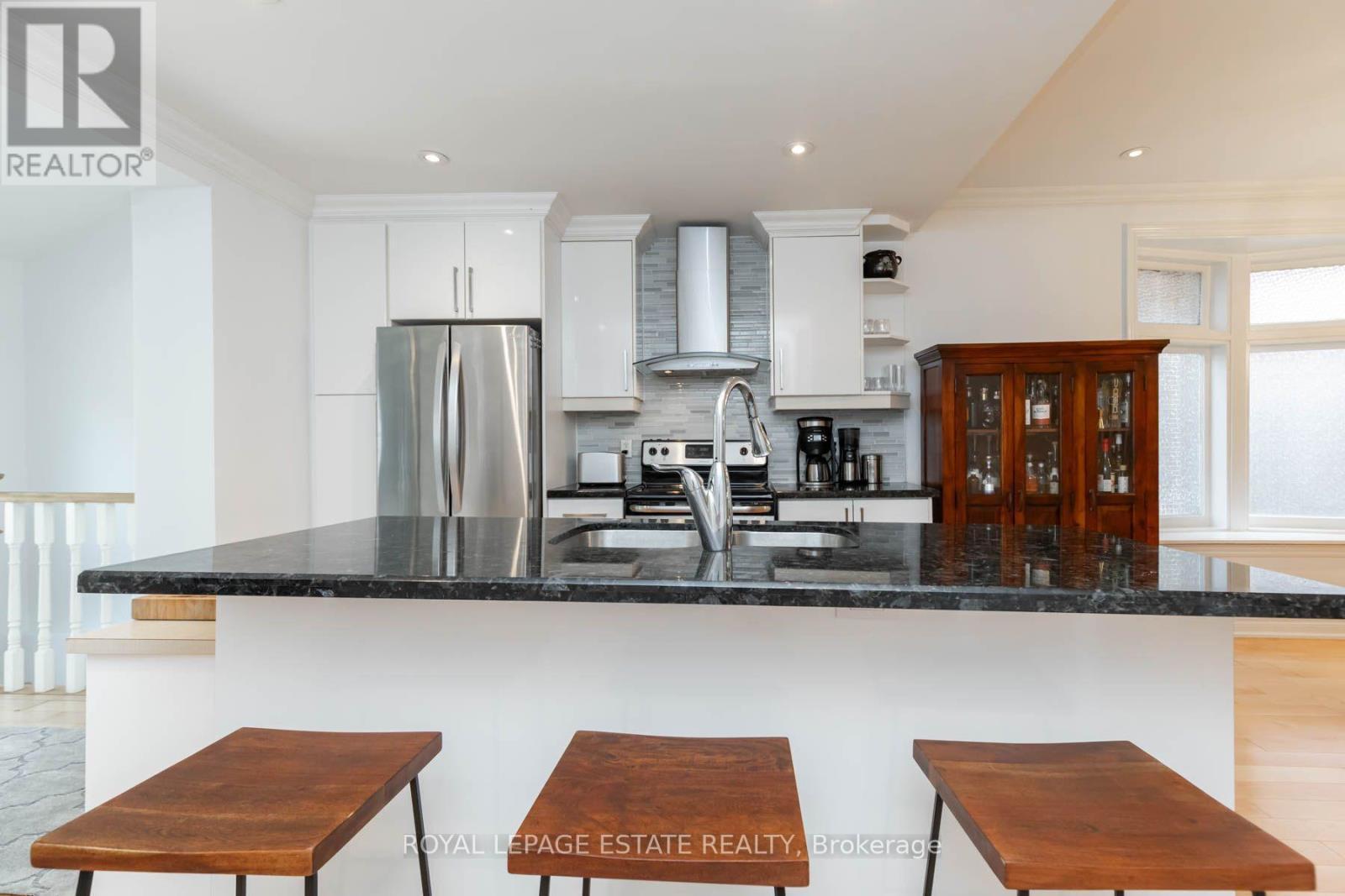 48 Bloomfield Avenue, Toronto, ON