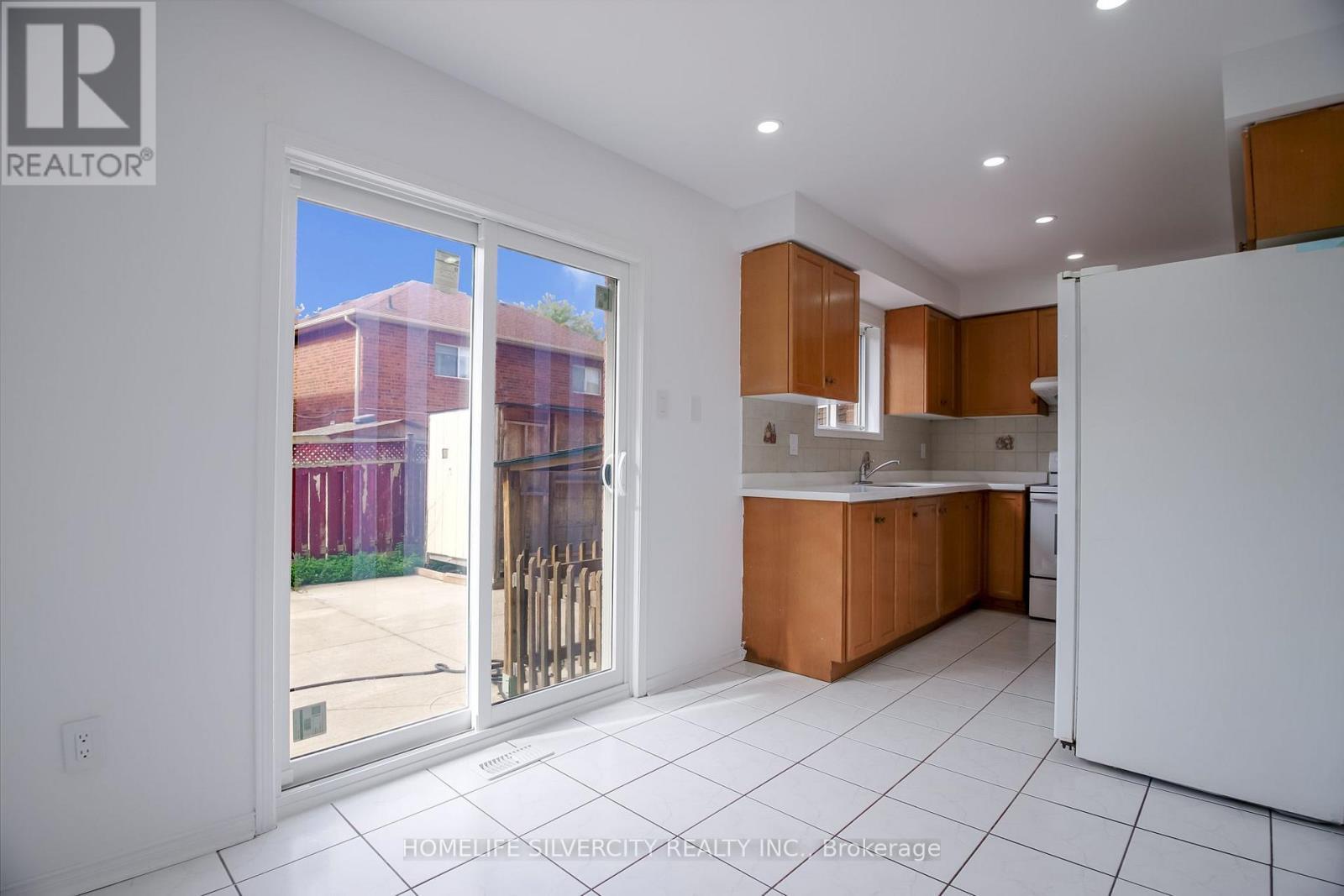 22 Meadow Glade Road, Brampton, ON