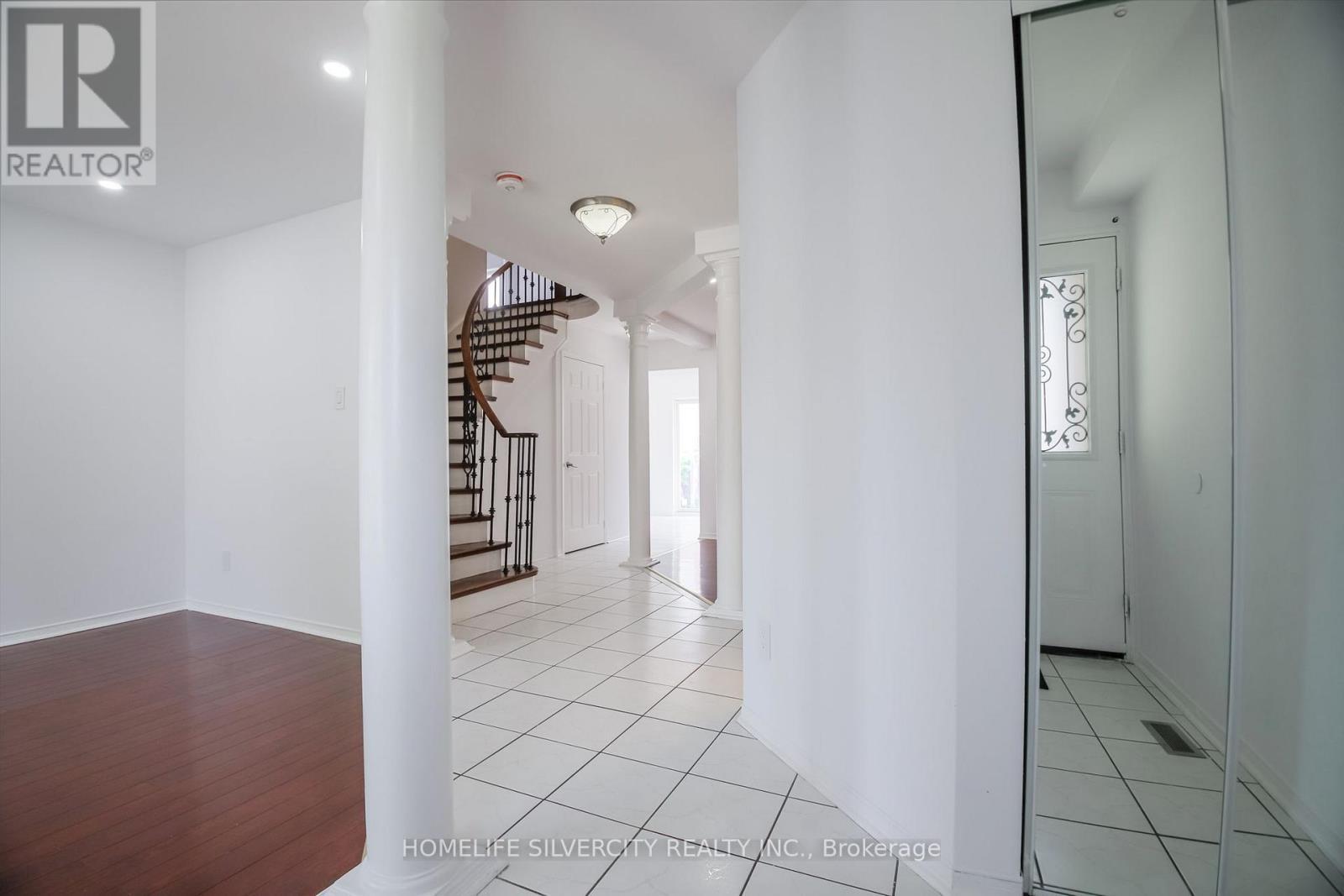 22 Meadow Glade Road, Brampton, ON