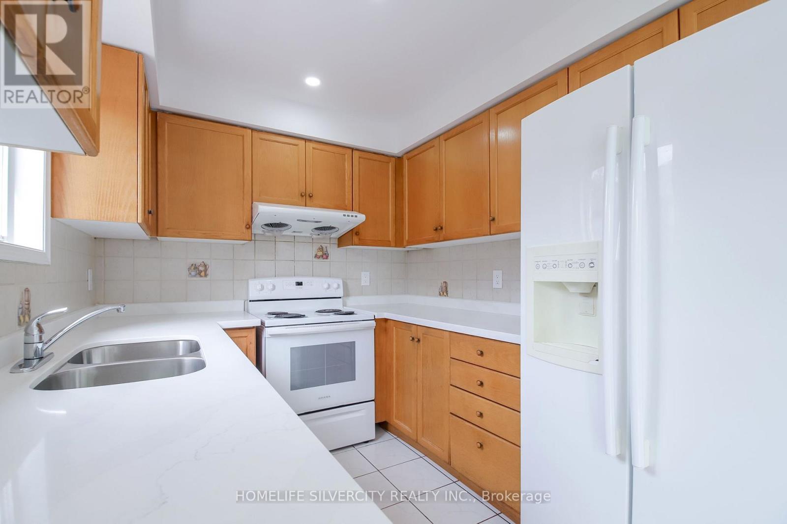 22 Meadow Glade Road, Brampton, ON