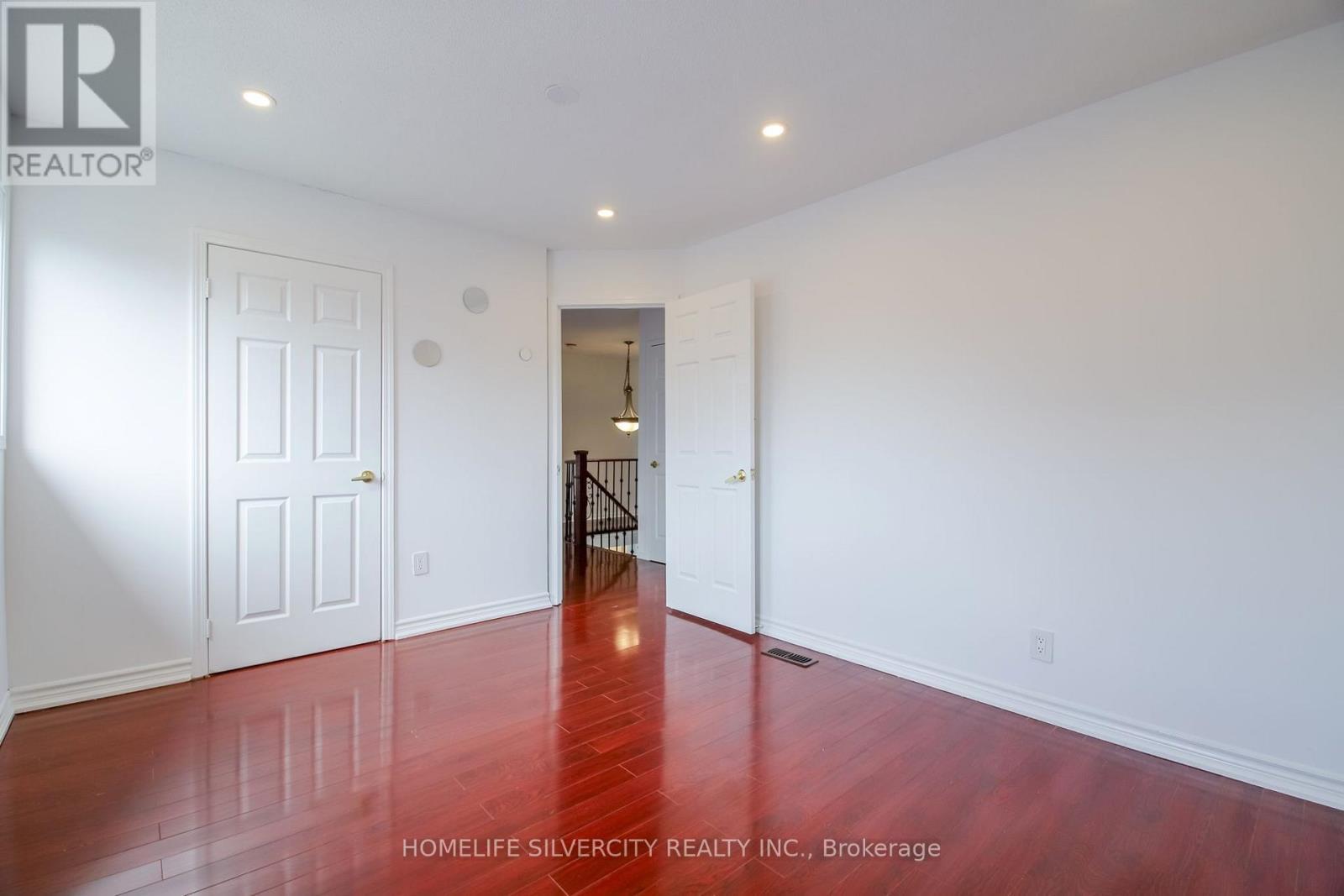 22 Meadow Glade Road, Brampton, ON