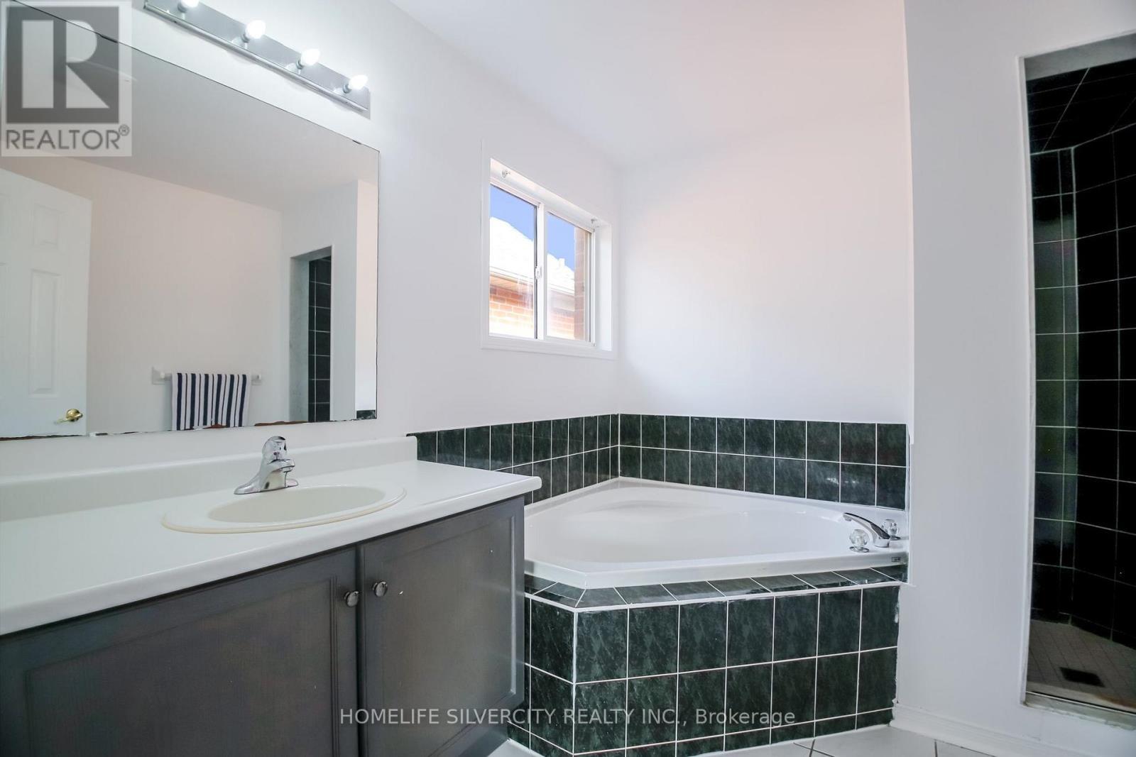 22 Meadow Glade Road, Brampton, ON