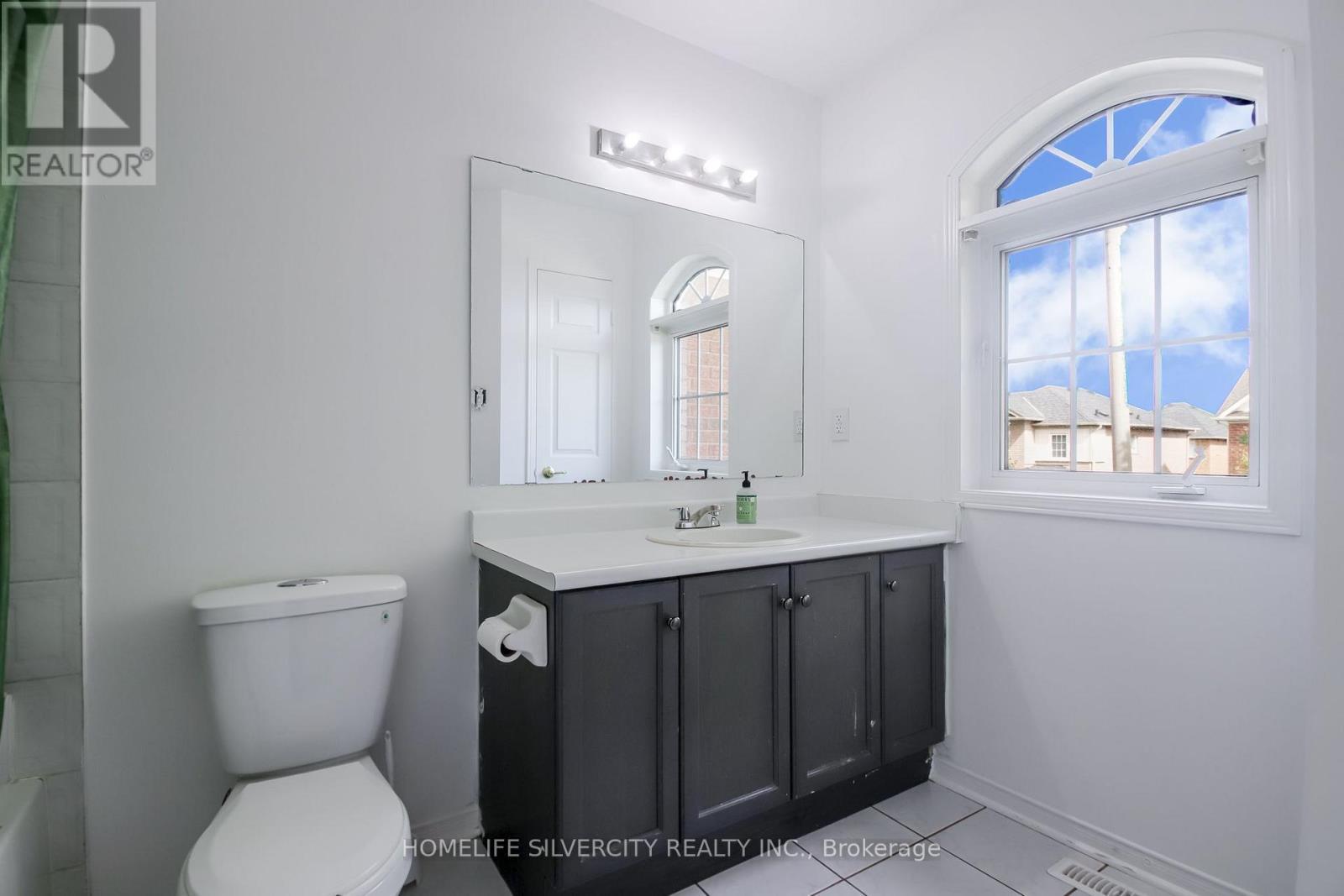 22 Meadow Glade Road, Brampton, ON