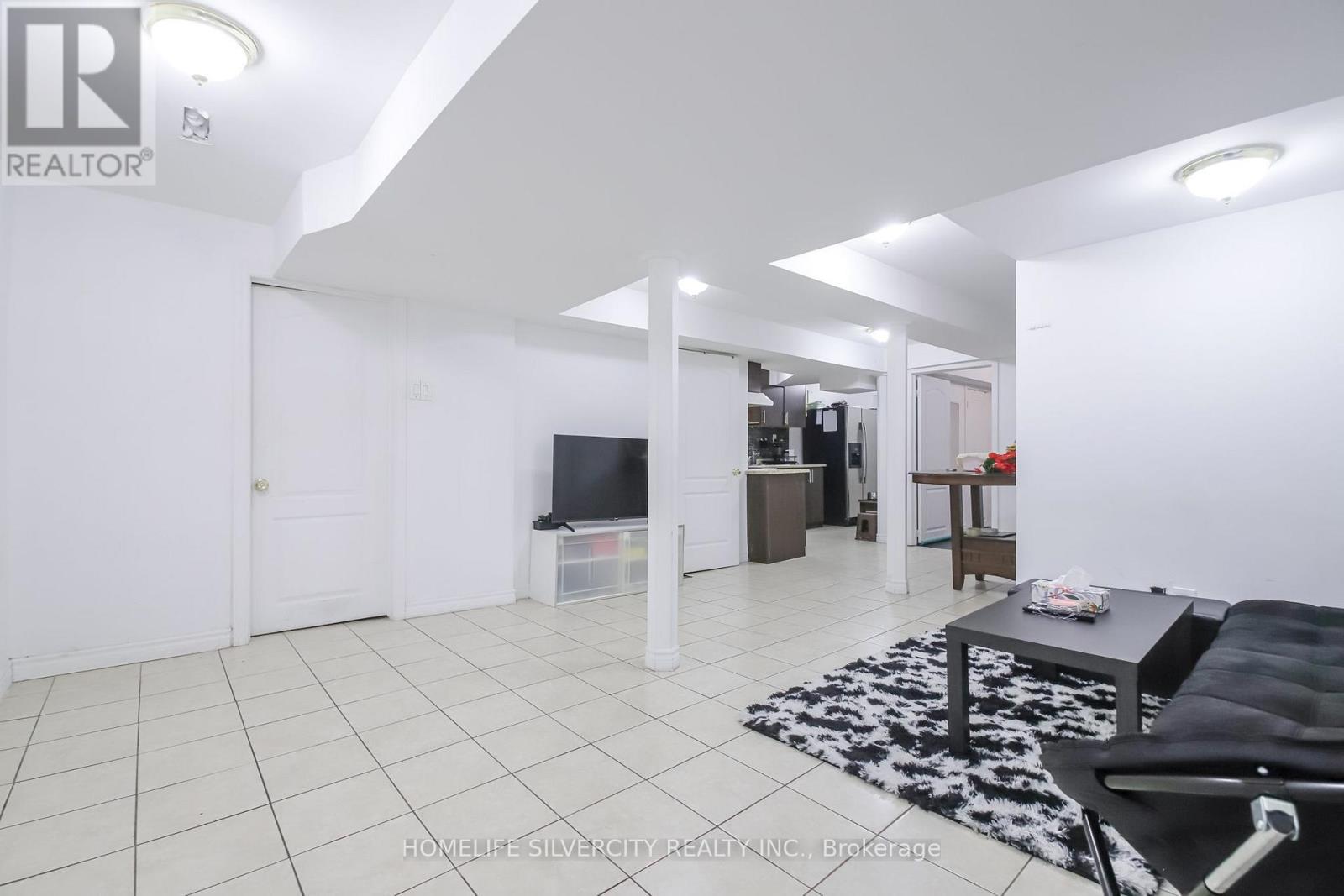 22 Meadow Glade Road, Brampton, ON