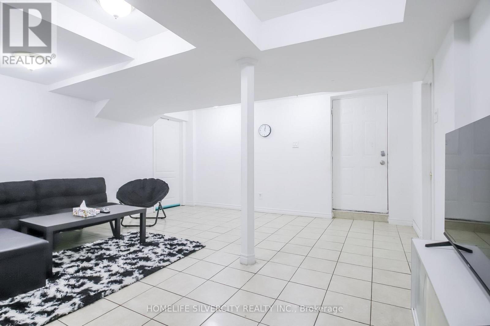 22 Meadow Glade Road, Brampton, ON
