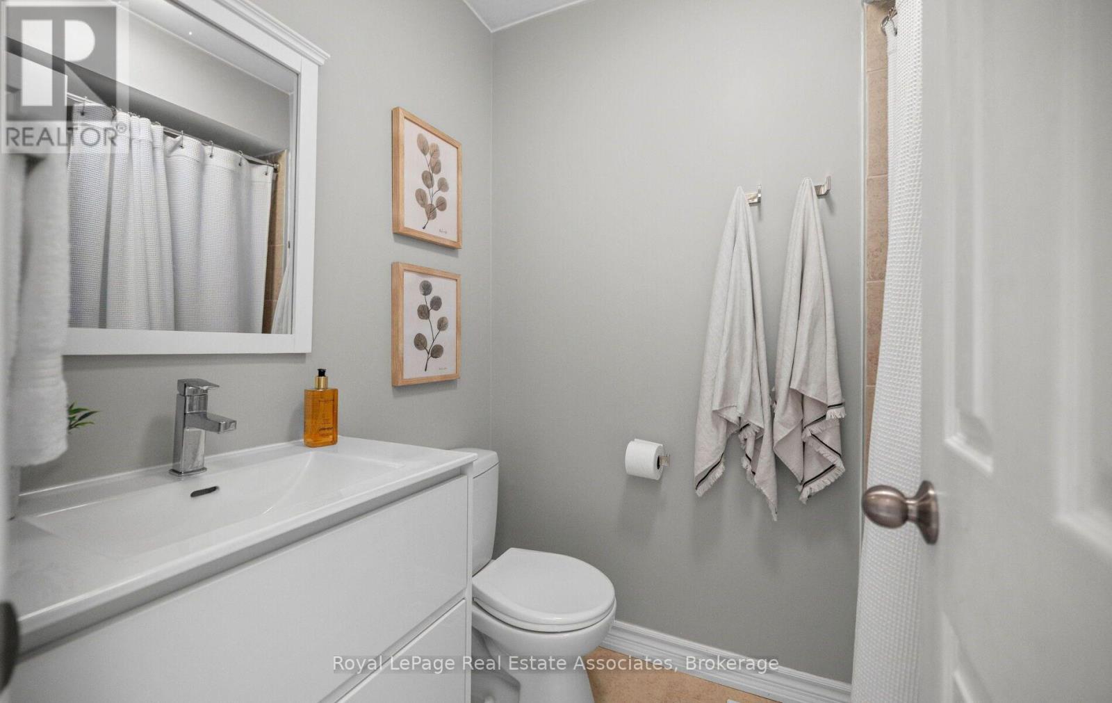Main bathroom - 19 - 1485 Torrington Drive, Mississauga, ON