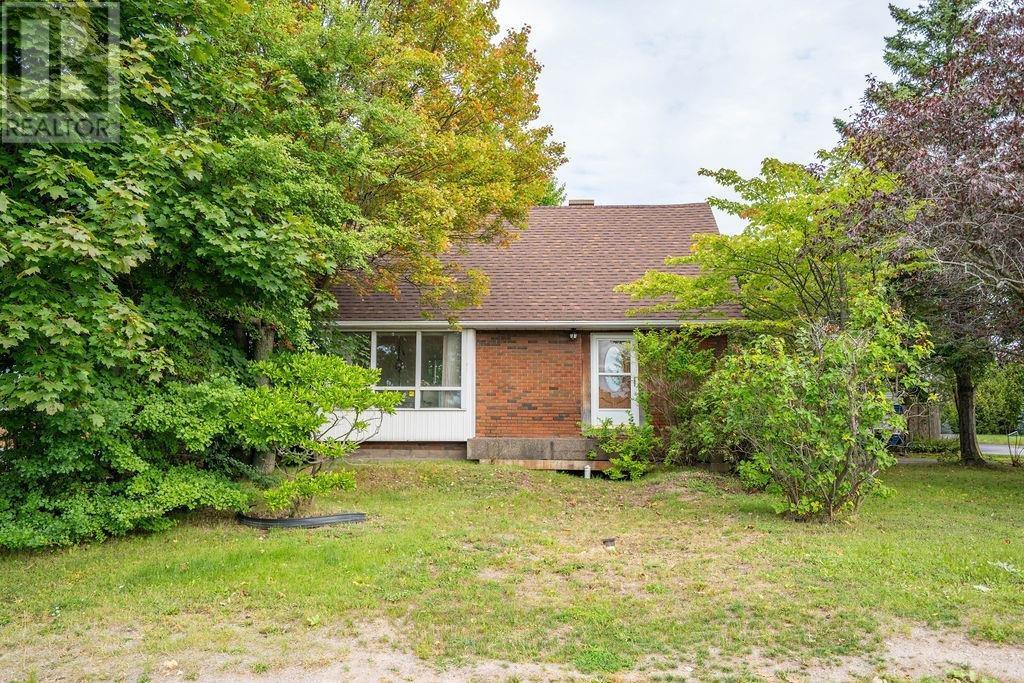 15 Grand Blvd, Sault Ste. Marie, ON