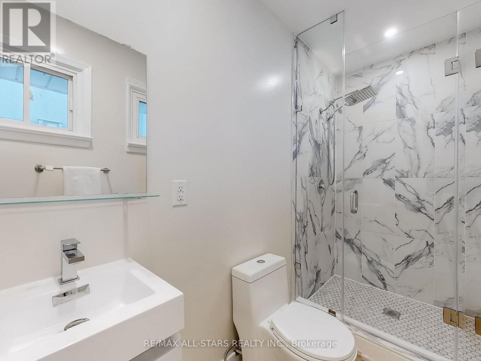 105 Betty Ann Drive, Toronto, ON