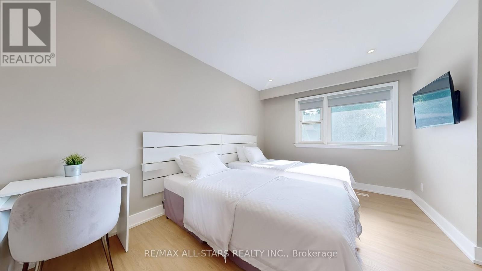 105 Betty Ann Drive, Toronto, ON