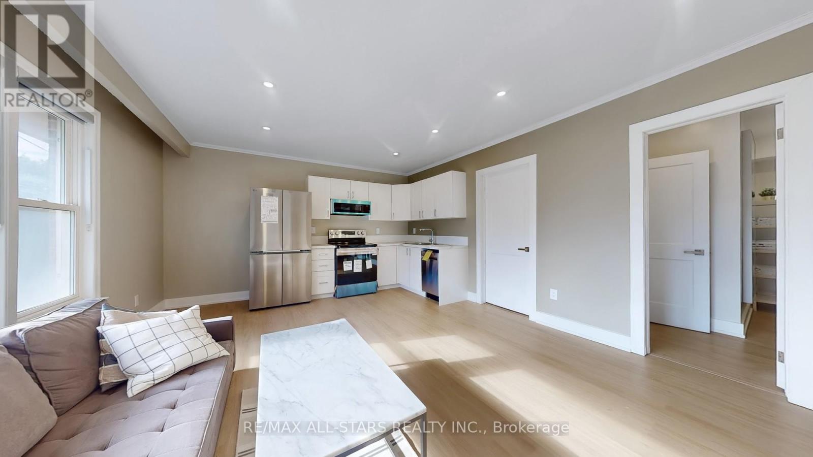 105 Betty Ann Drive, Toronto, ON