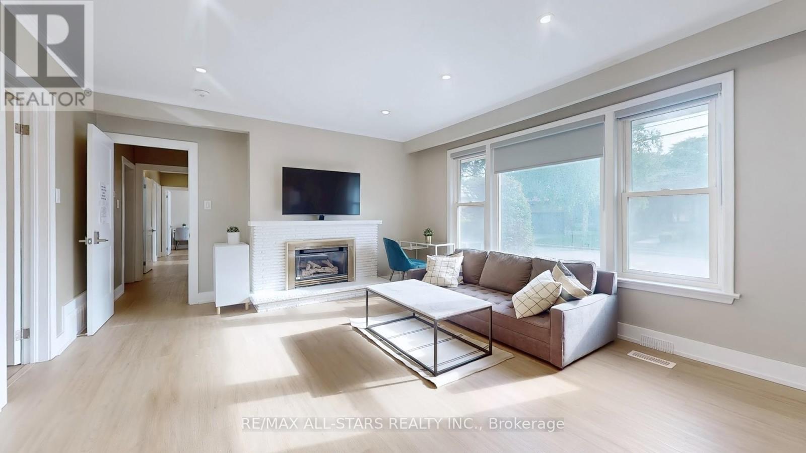 105 Betty Ann Drive, Toronto, ON