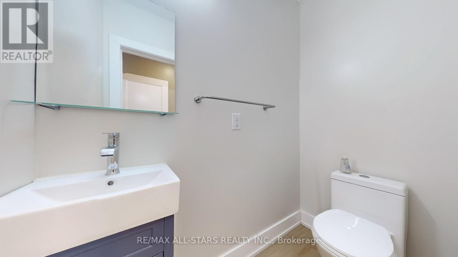 105 Betty Ann Drive, Toronto, ON