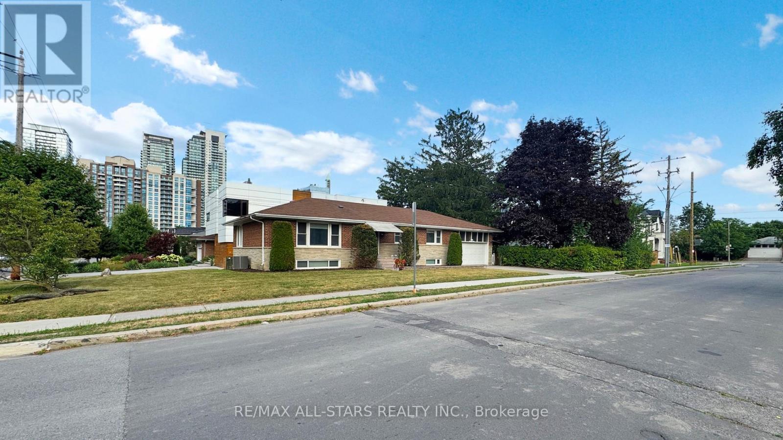105 Betty Ann Drive, Toronto, ON