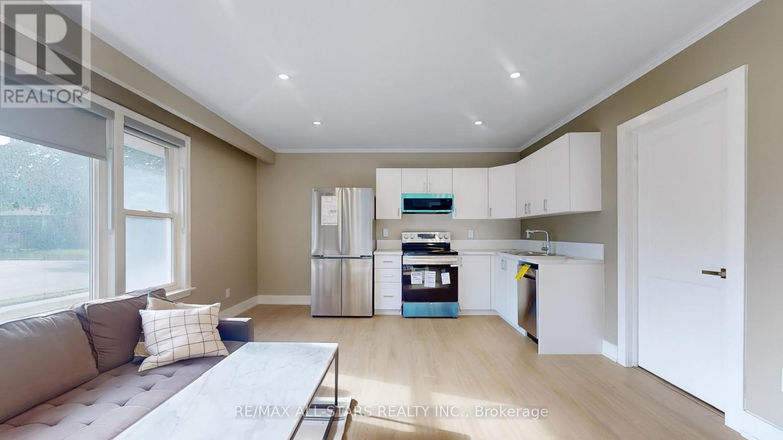 105 Betty Ann Drive, Toronto, ON