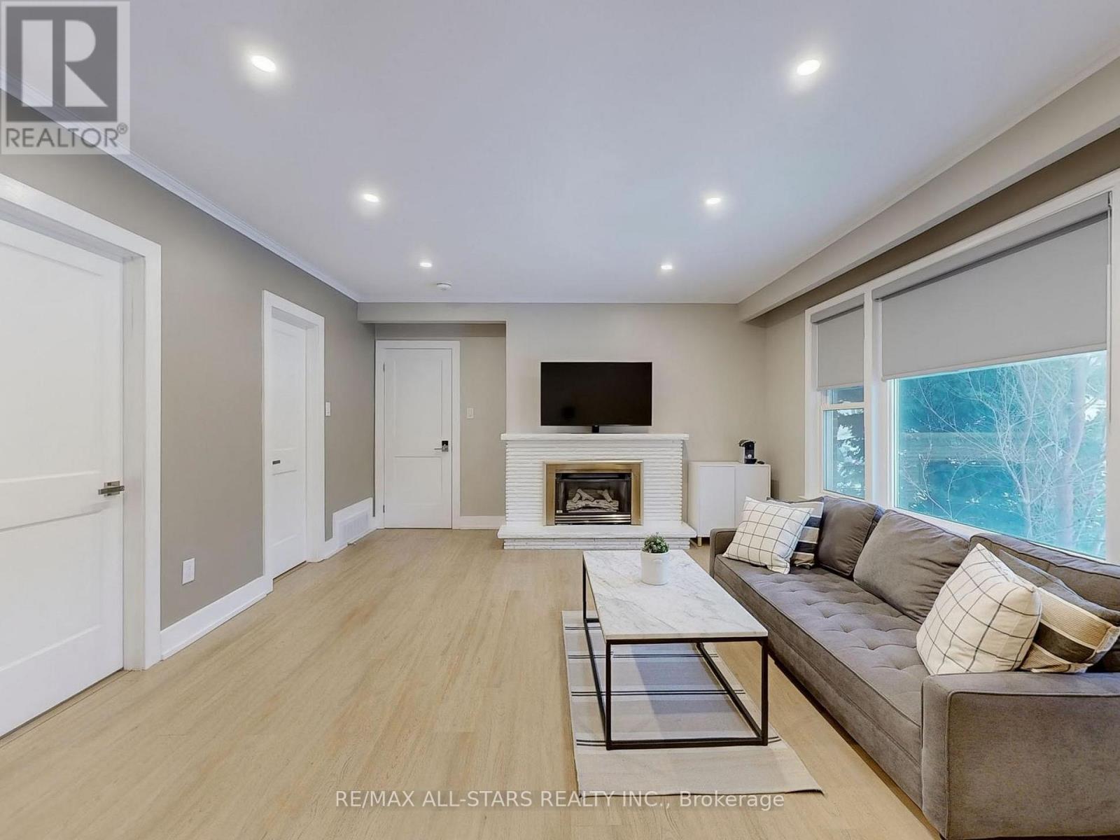 105 Betty Ann Drive, Toronto, ON