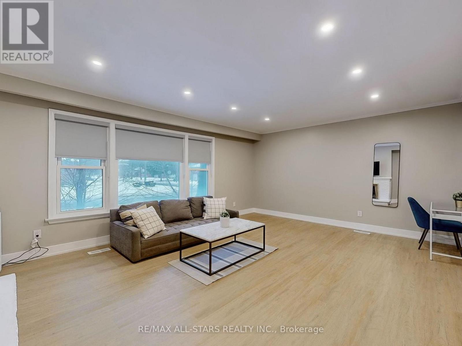 105 Betty Ann Drive, Toronto, ON
