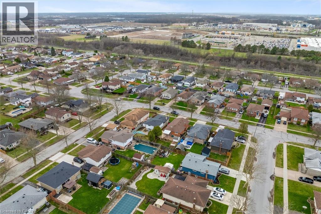 This aerial perspective showcases a residential neighborhood with detached properties and paved streets - 7506 Jubilee Drive, Niagara Falls, ON