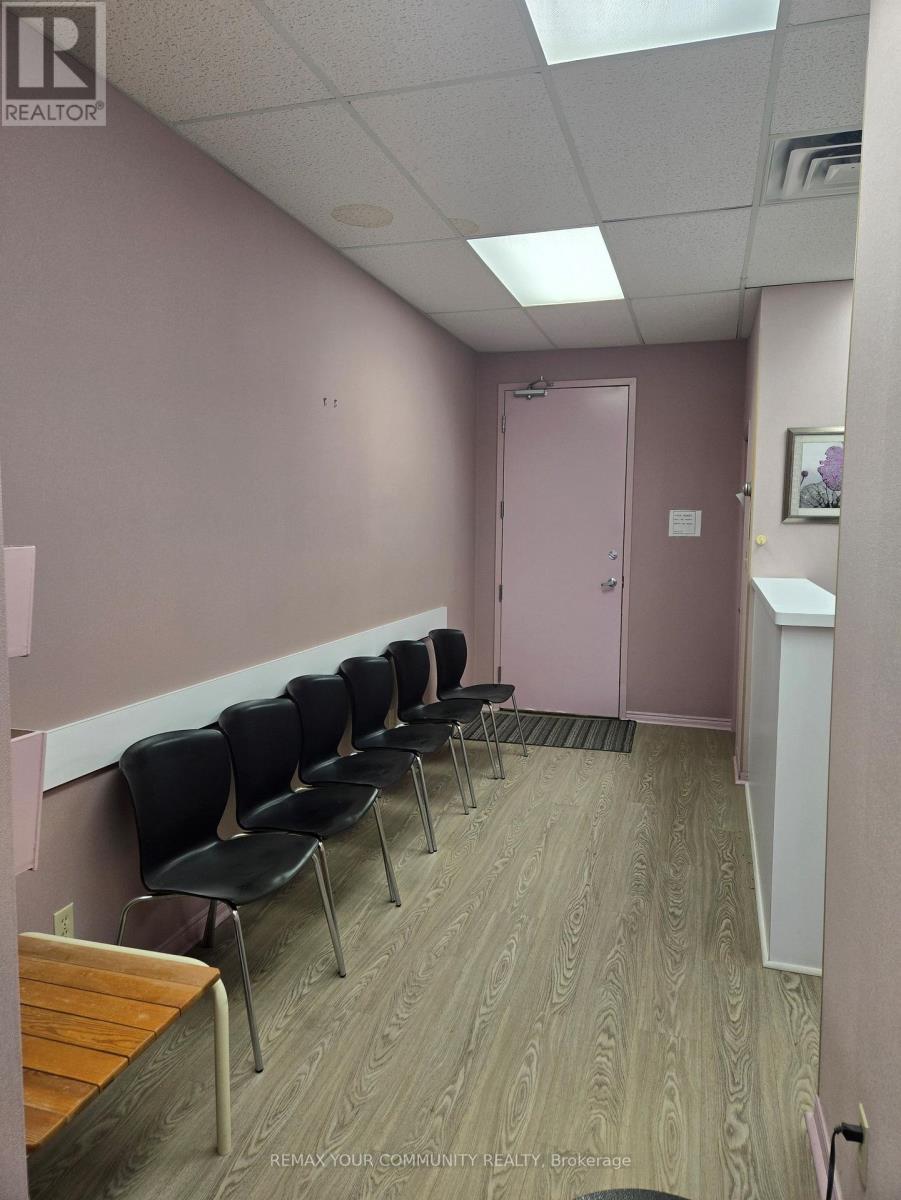 408 - 250 Harding Boulevard W, Richmond Hill, ON