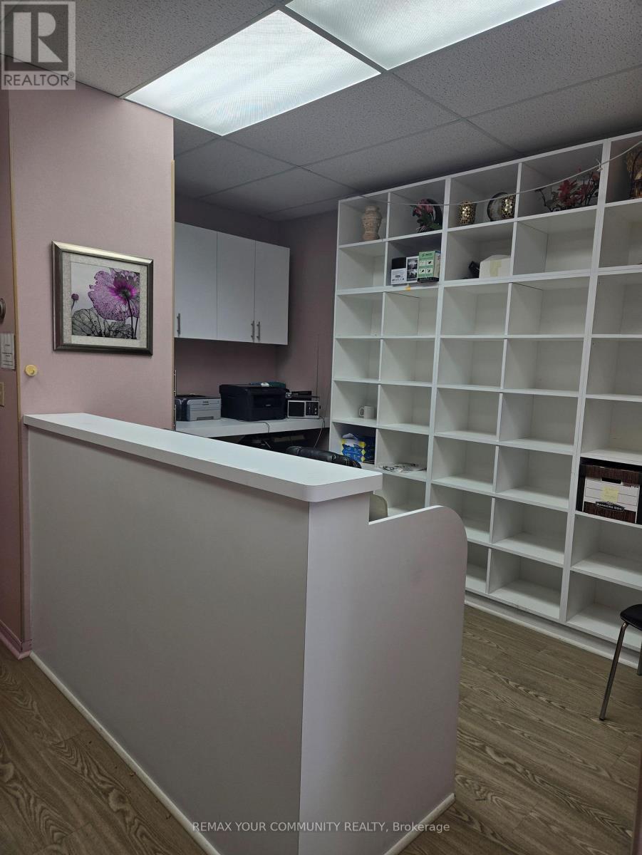 408 - 250 Harding Boulevard W, Richmond Hill, ON