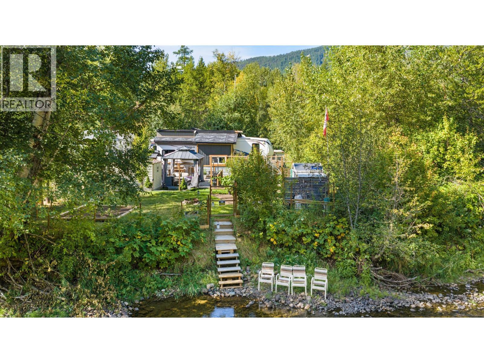 8440 3 & 95 Highway Lot# 135, Yahk, BC