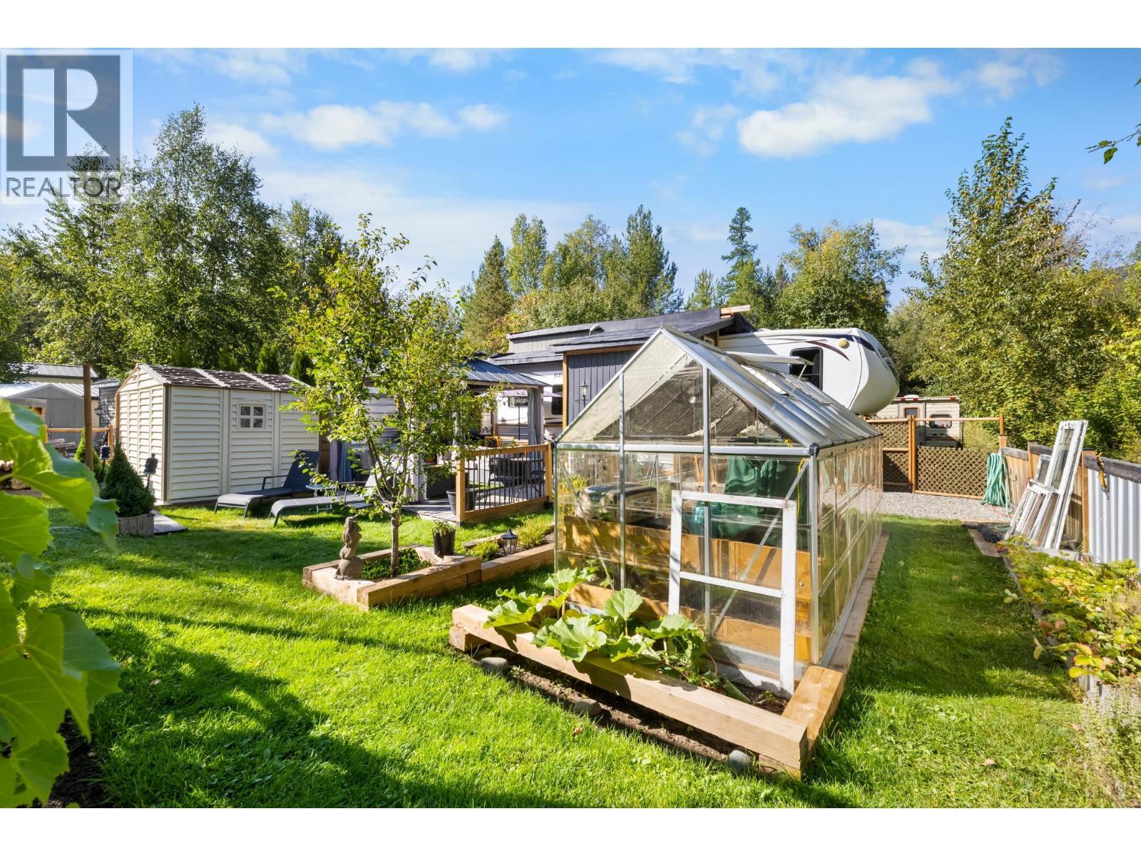 8440 3 & 95 Highway Lot# 135, Yahk, BC