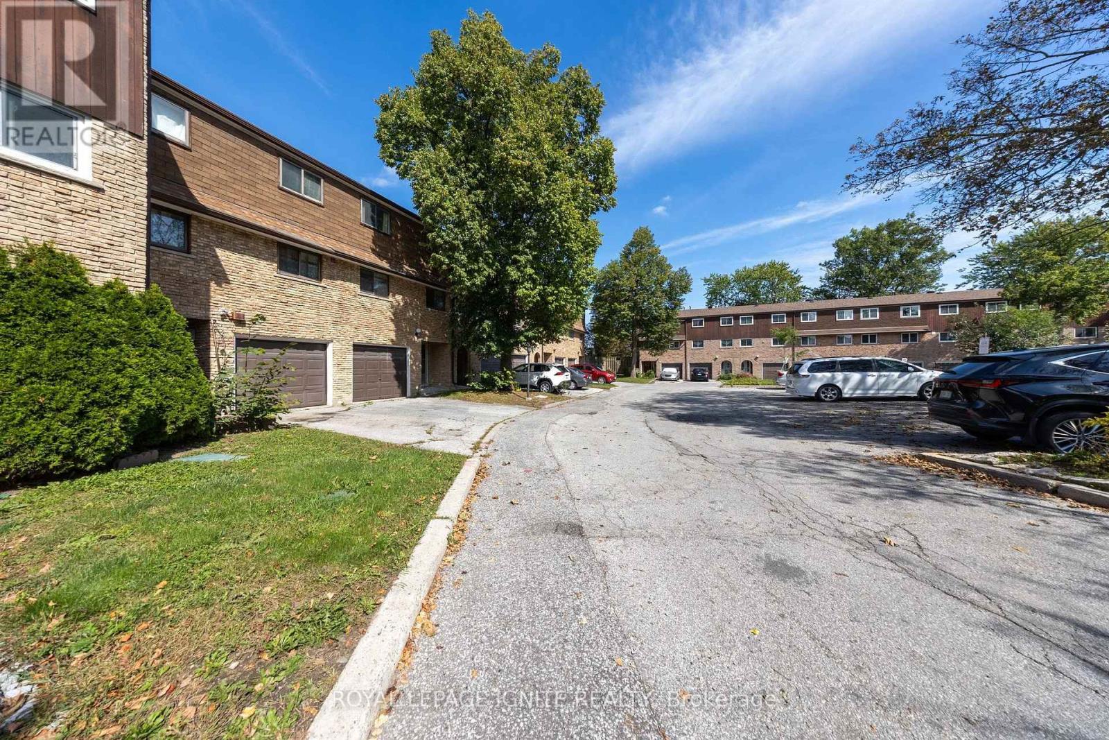 4 - 21 Rockwood Drive, Toronto, ON