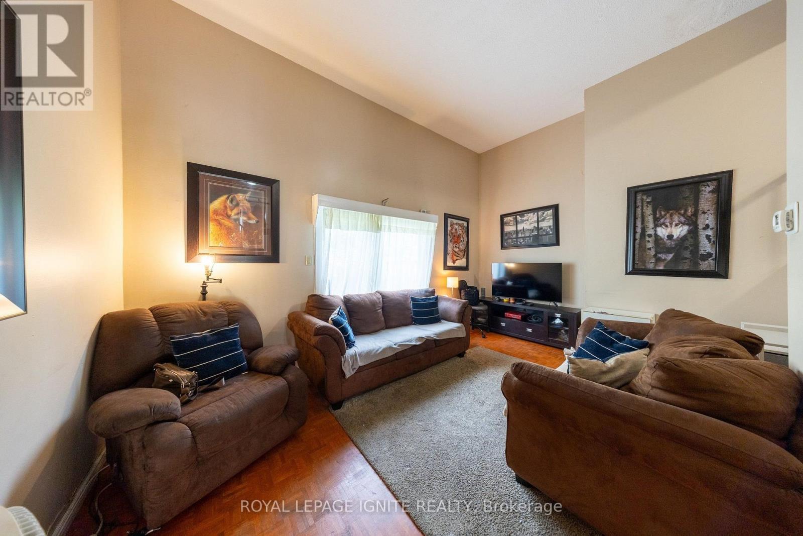 4 - 21 Rockwood Drive, Toronto, ON