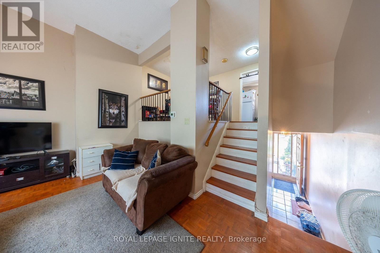 4 - 21 Rockwood Drive, Toronto, ON