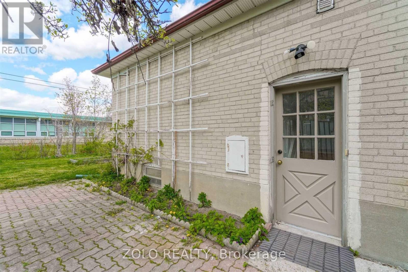 basement side entrance - 525 Lynett Crescent, Richmond Hill, ON