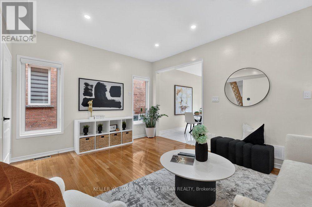 571 Reeves Way Boulevard, Whitchurch-Stouffville, ON