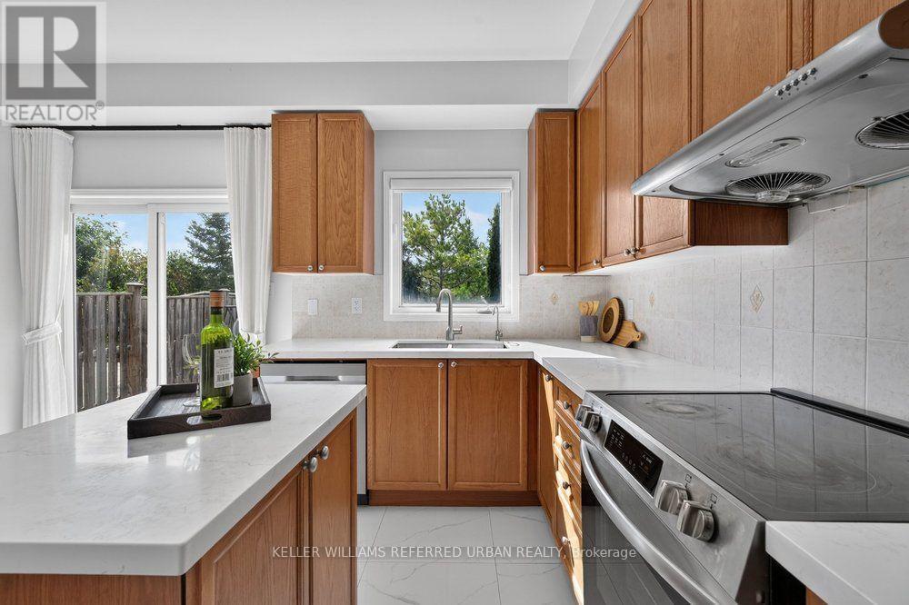 571 Reeves Way Boulevard, Whitchurch-Stouffville, ON