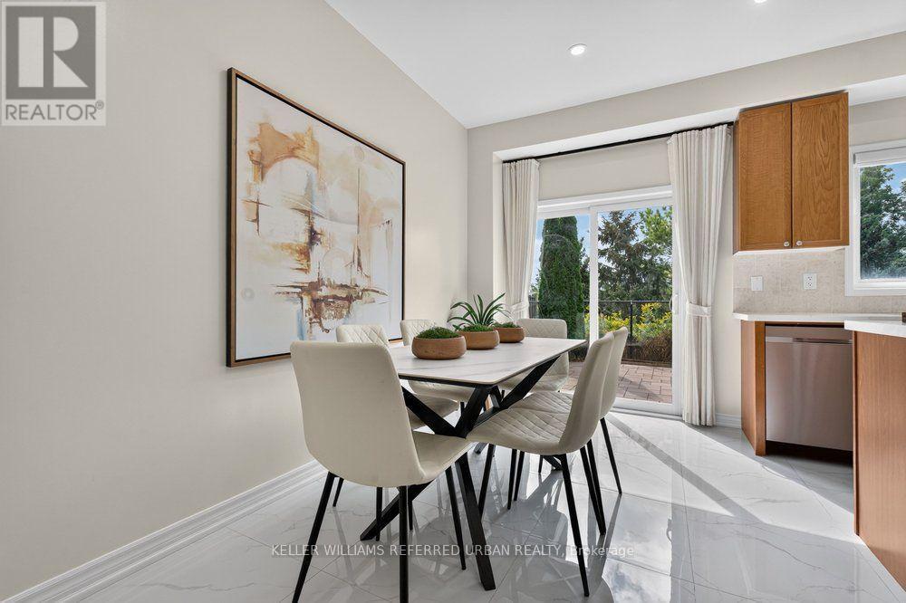 571 Reeves Way Boulevard, Whitchurch-Stouffville, ON