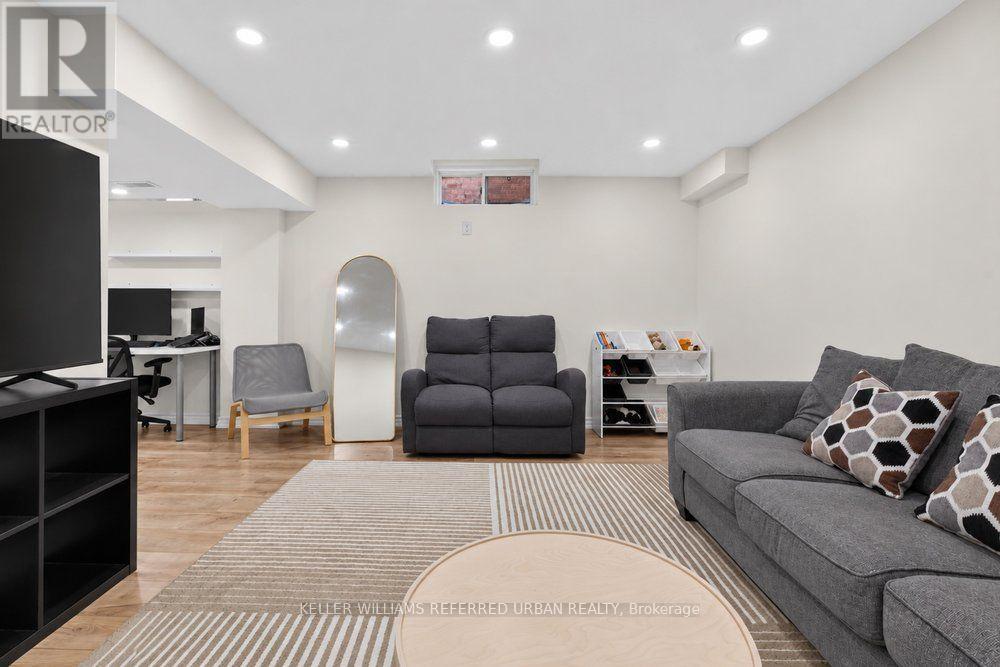 571 Reeves Way Boulevard, Whitchurch-Stouffville, ON