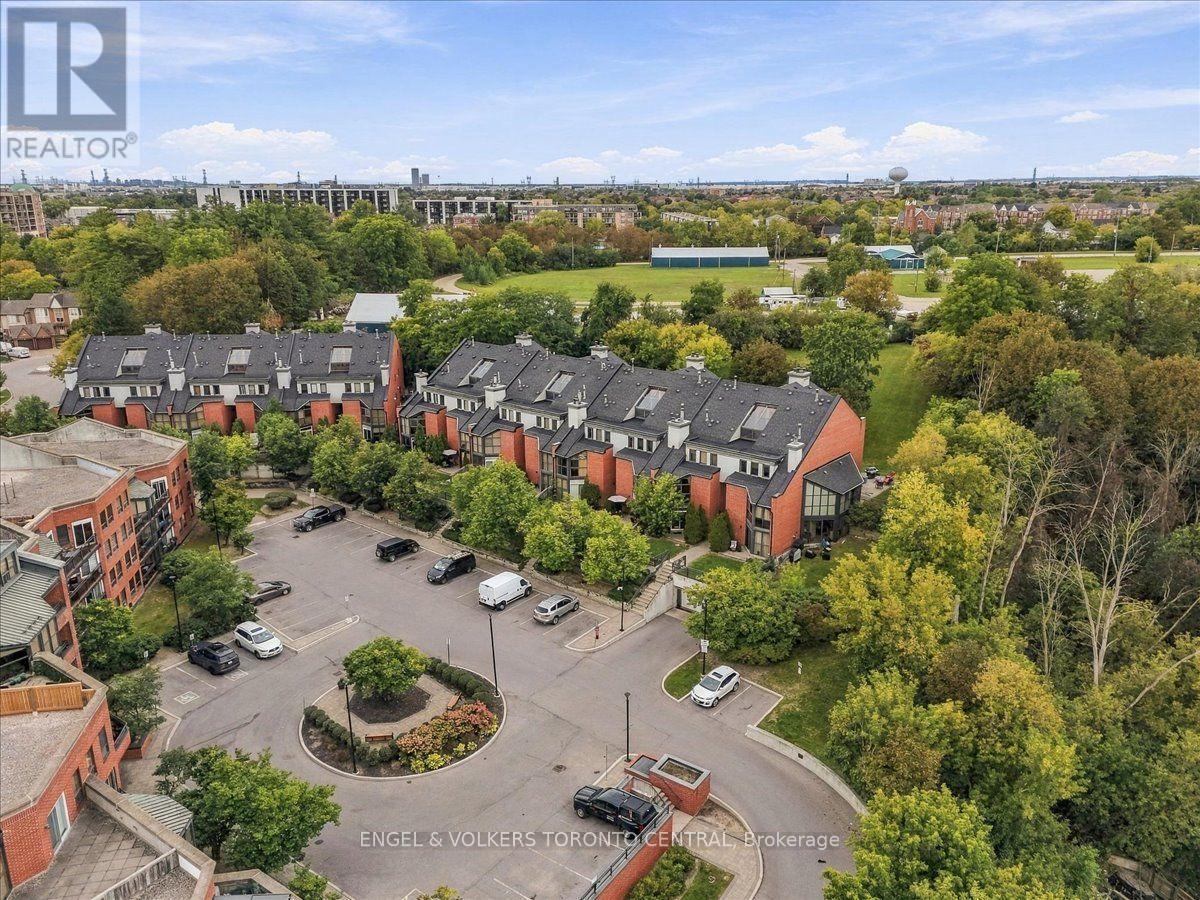 Th18 - 100 Arbors Lane, Vaughan, ON
