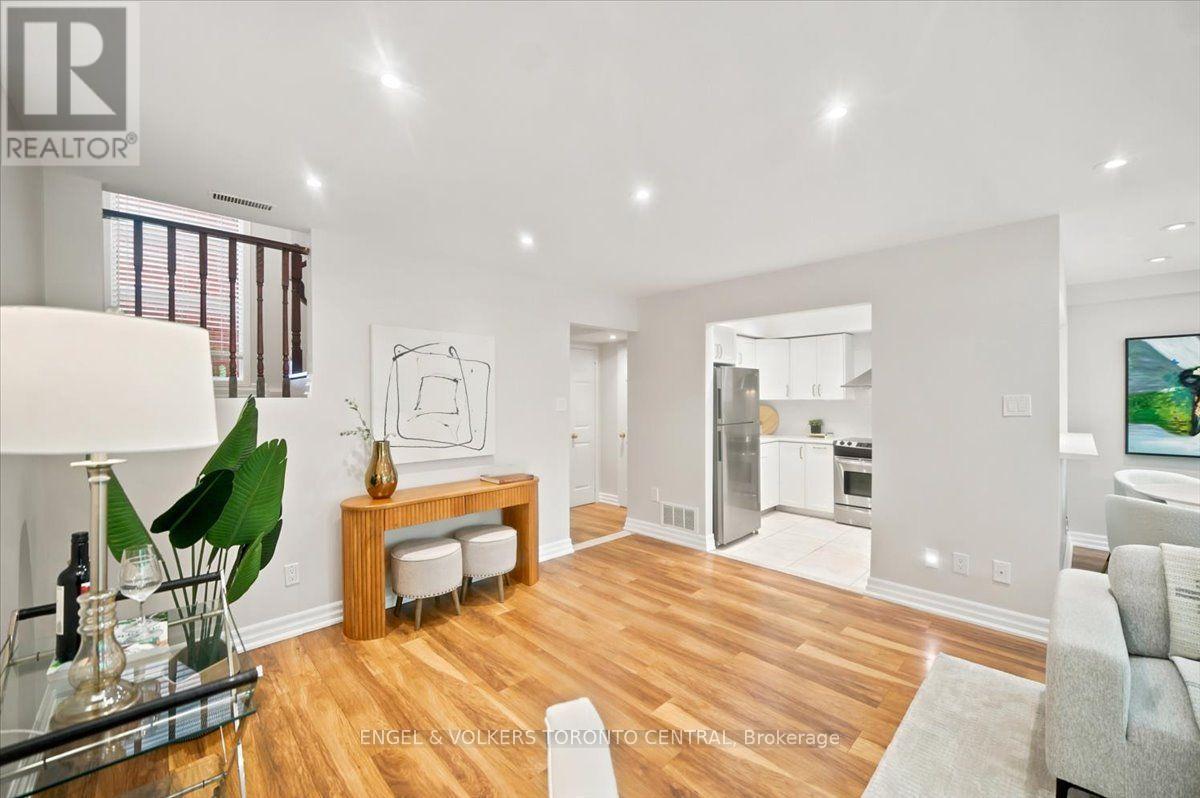 Th18 - 100 Arbors Lane, Vaughan, ON