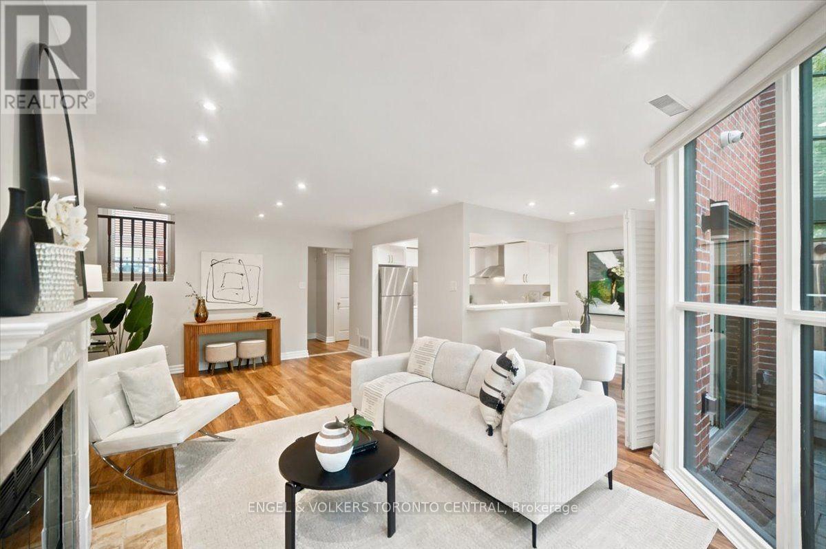 Th18 - 100 Arbors Lane, Vaughan, ON