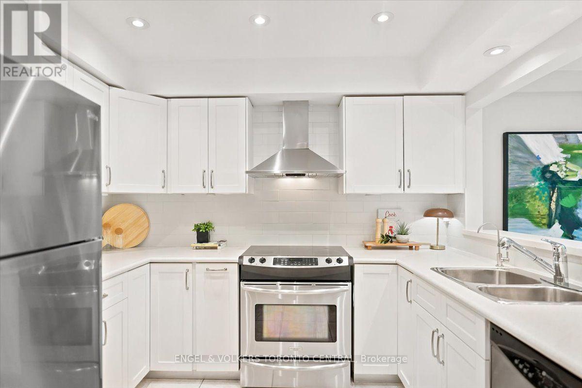 Th18 - 100 Arbors Lane, Vaughan, ON