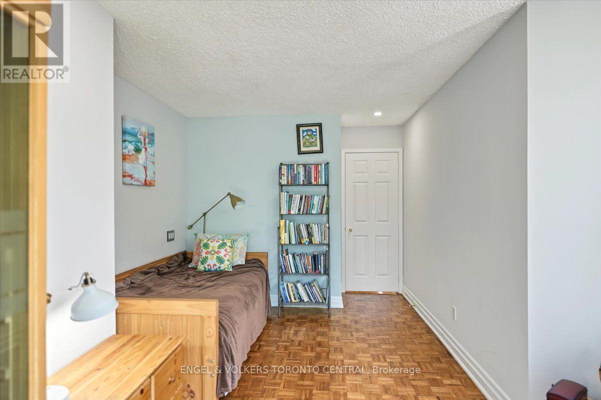 Th18 - 100 Arbors Lane, Vaughan, ON