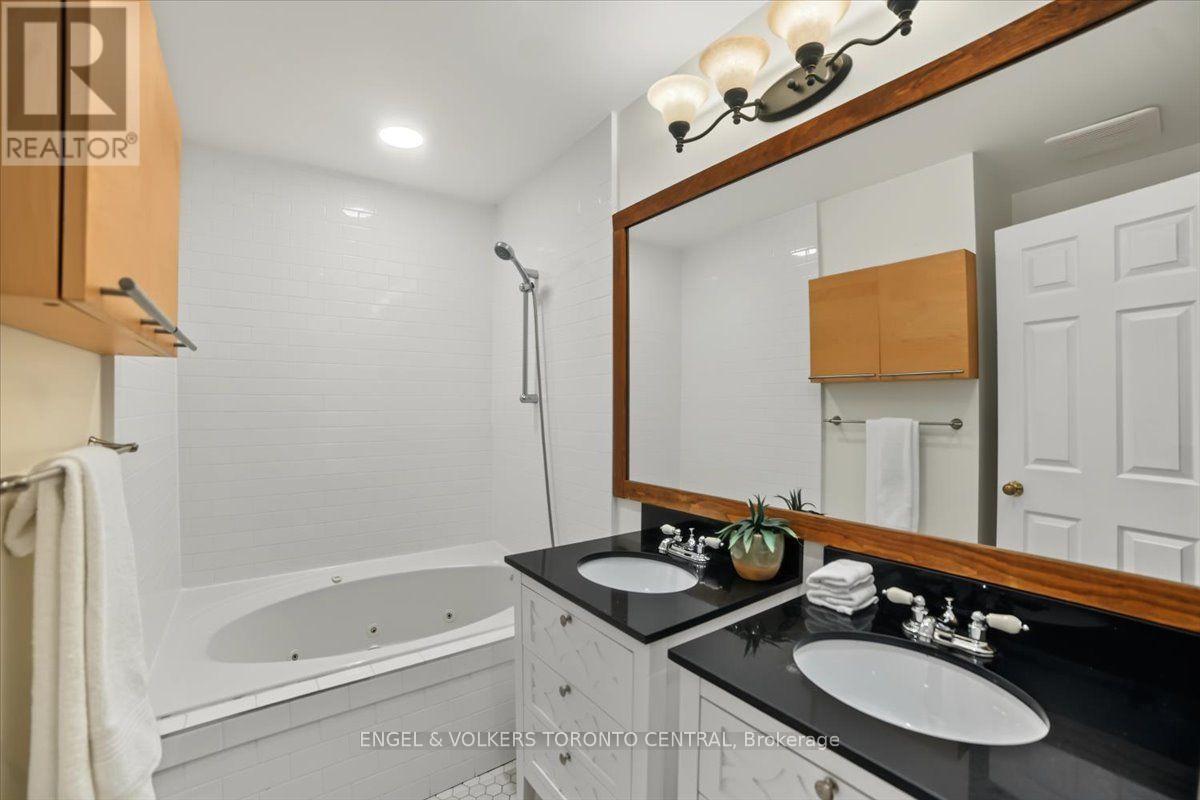 Th18 - 100 Arbors Lane, Vaughan, ON