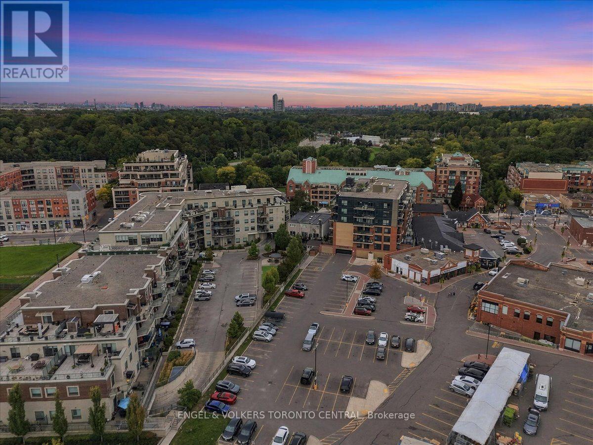Th18 - 100 Arbors Lane, Vaughan, ON
