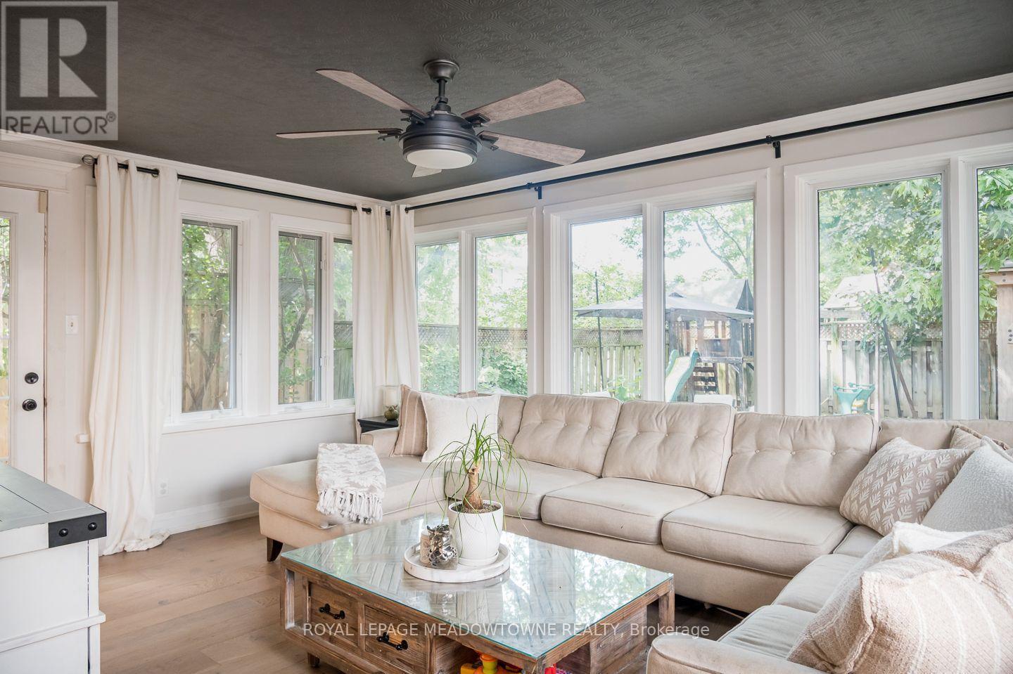 823 Laurier Avenue, Milton, ON