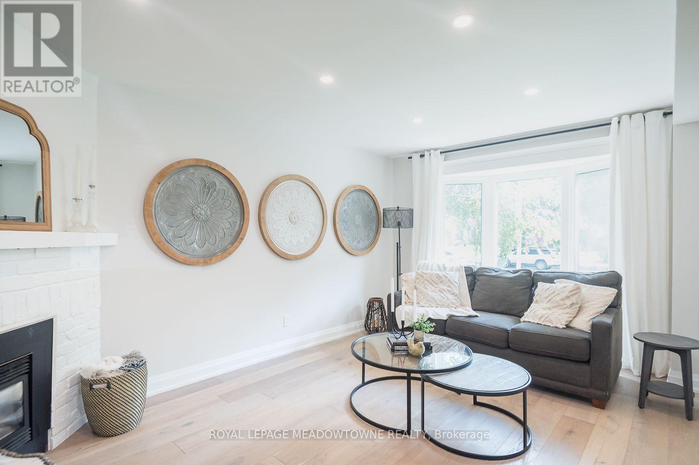 823 Laurier Avenue, Milton, ON