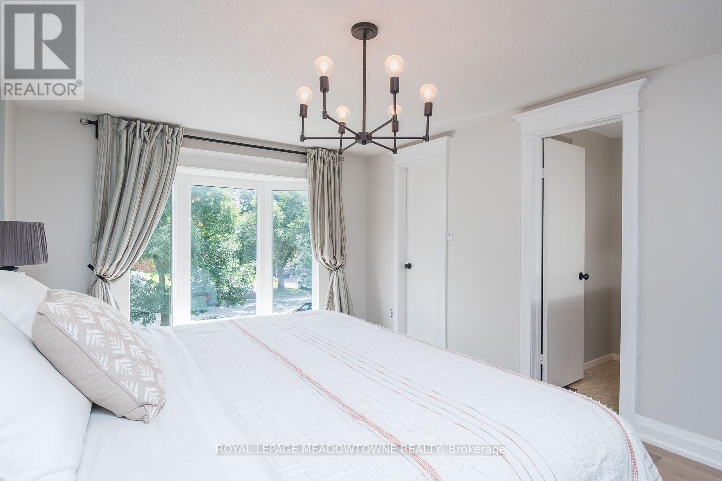 823 Laurier Avenue, Milton, ON